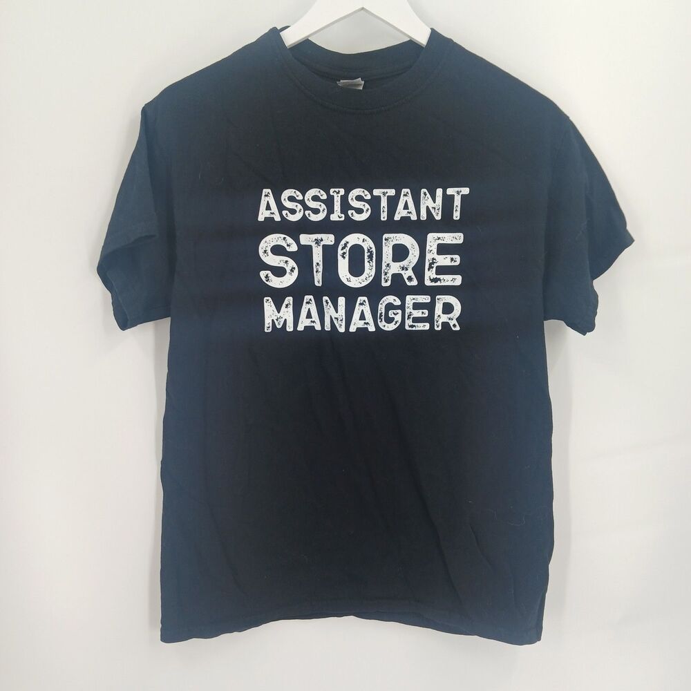 Gildan Mens Assistant Store Manager Graphic T-Shirt Short Sleeve black size M